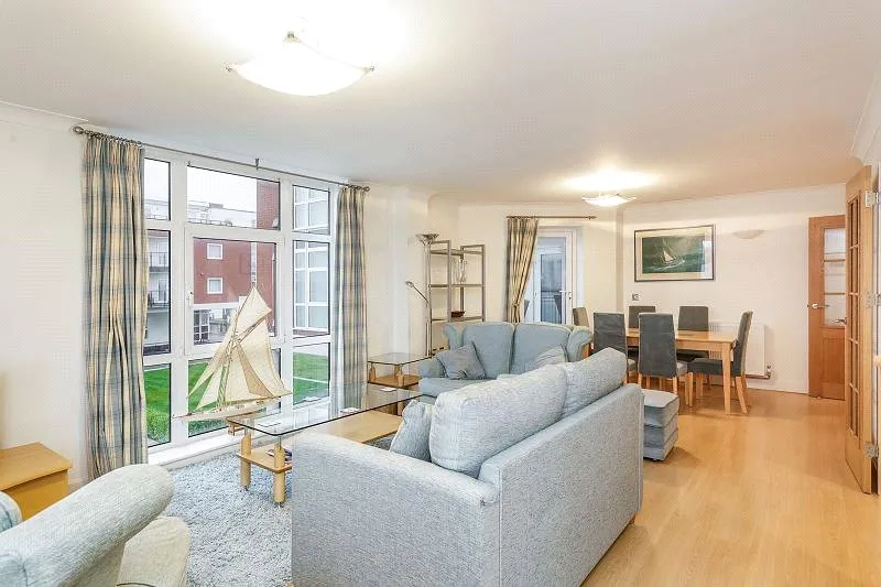 2 bed flat for sale, Arethusa House, Gunwharf Quays, PO1