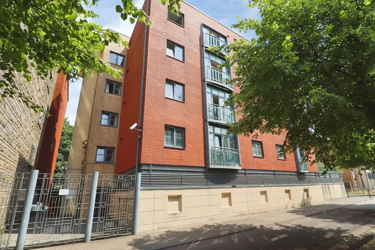 South Mews, Cardiff, CF10, photo 16