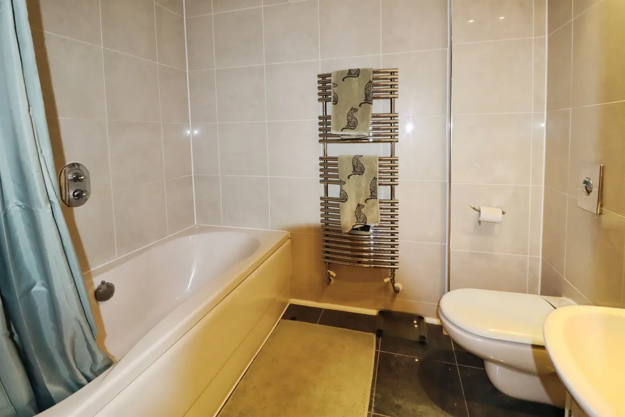 South Mews, Cardiff, CF10, photo 13