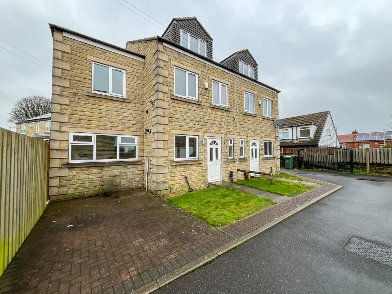4 bed house to rent, Healey Street, Batley, WF17
