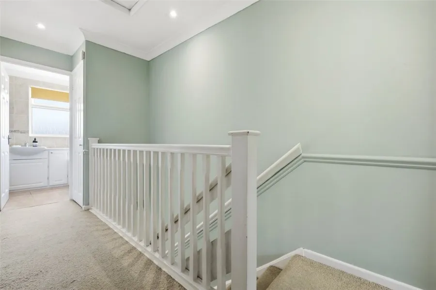 with 3 bedrooms in Stansted, CM24, photo 8