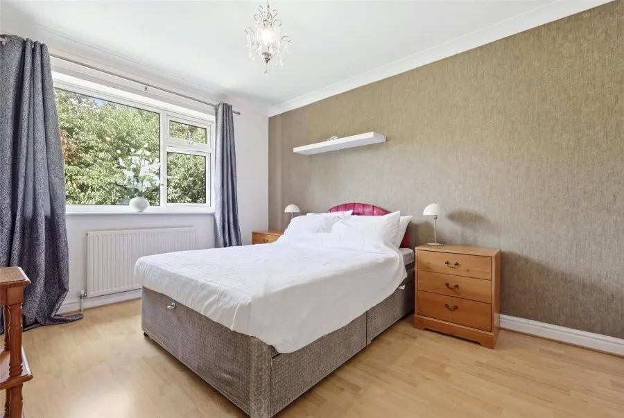 with 3 bedrooms in Stansted, CM24, photo 9