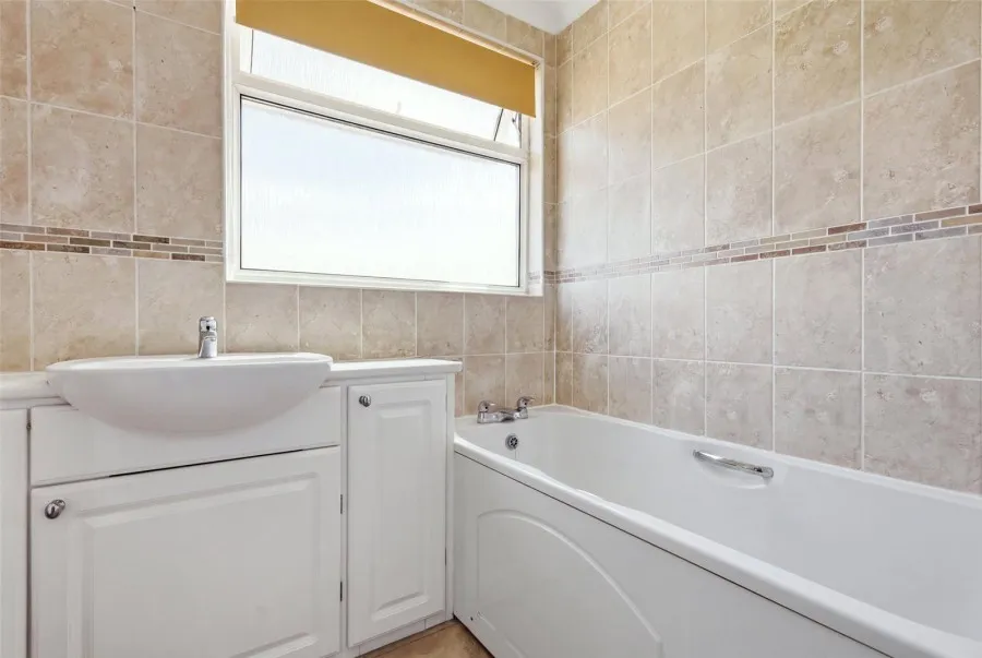 with 3 bedrooms in Stansted, CM24, photo 10