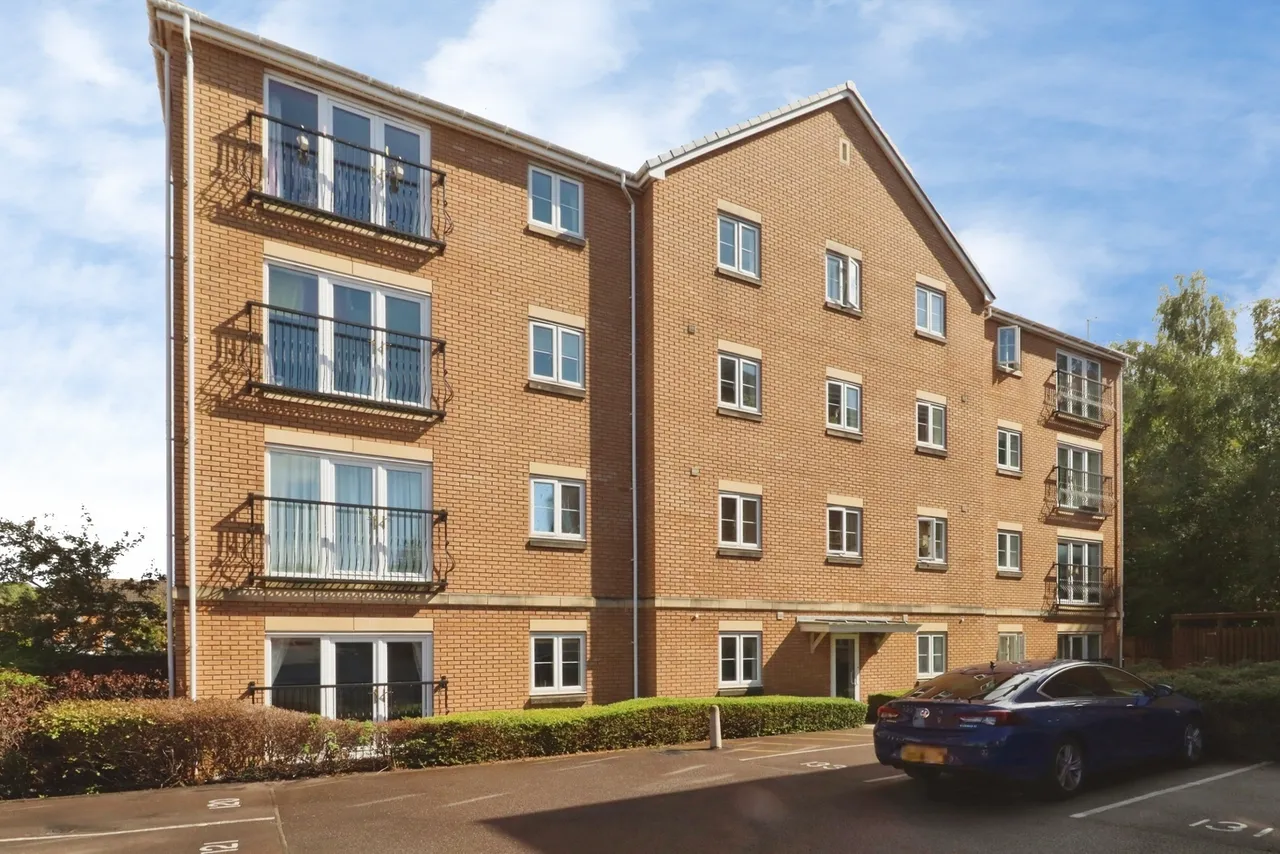 2 bed flat for sale — Wyncliffe Gardens, Cardiff, CF23