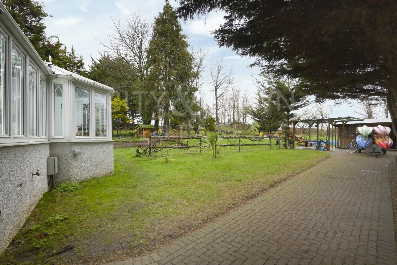 Moore Avenue, Grays, RM20, photo 15