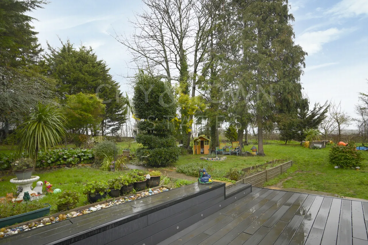 Moore Avenue, Grays, RM20, photo 16