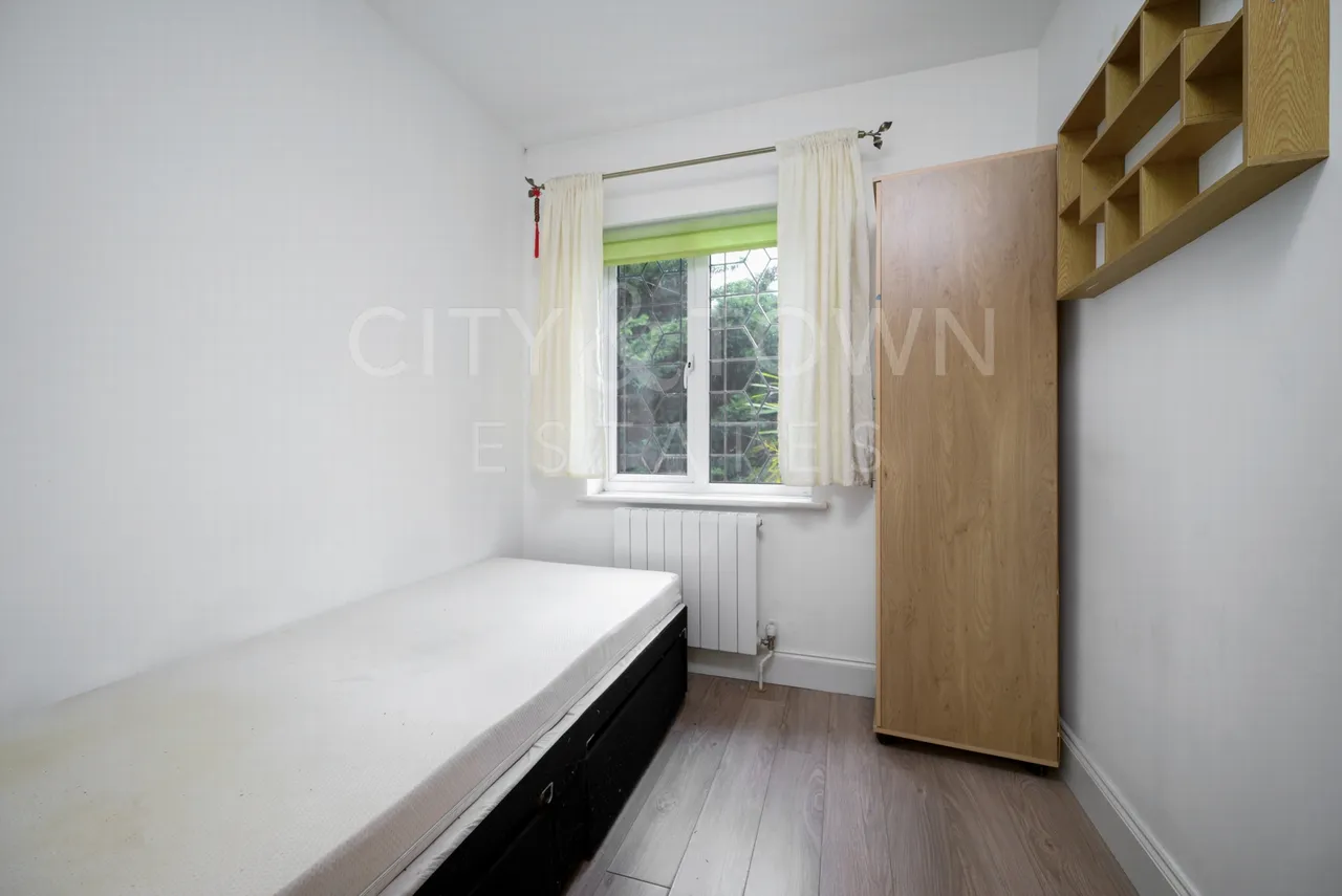 Moore Avenue, Grays, RM20, photo 14
