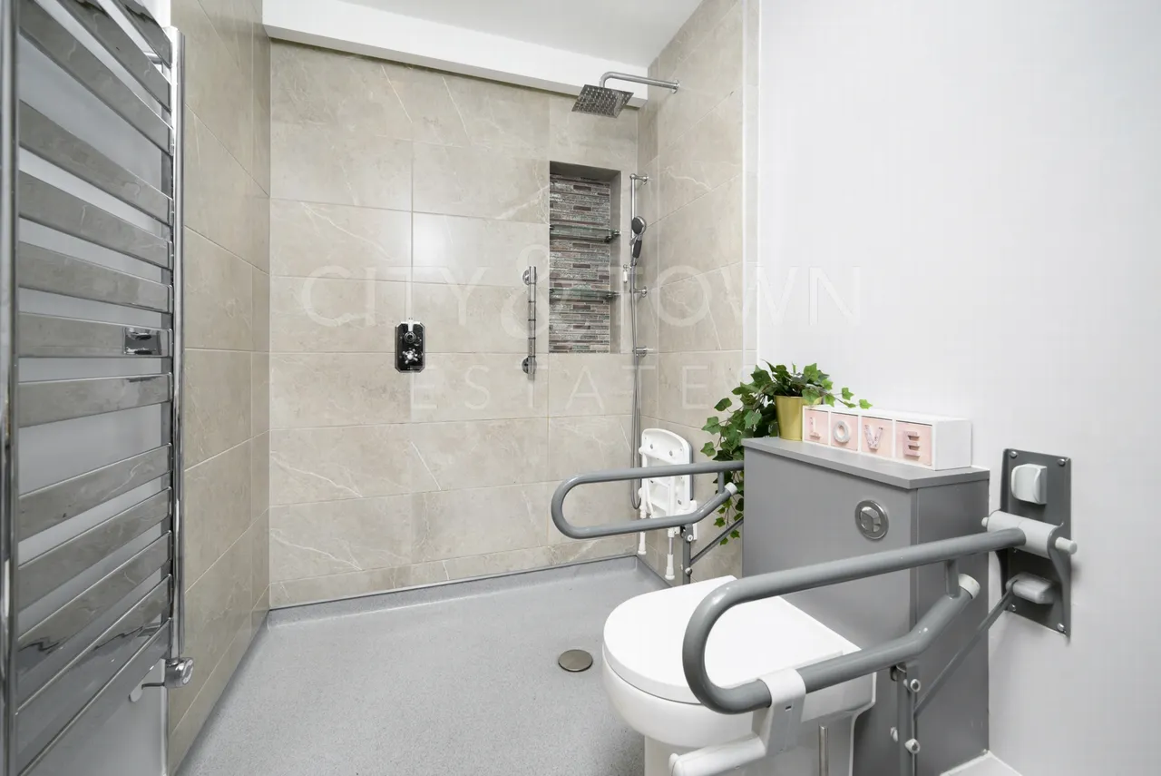 Moore Avenue, Grays, RM20, photo 12