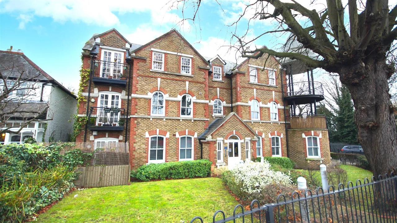 2 bed flat for sale — Hetton House, Station Road, Loughton