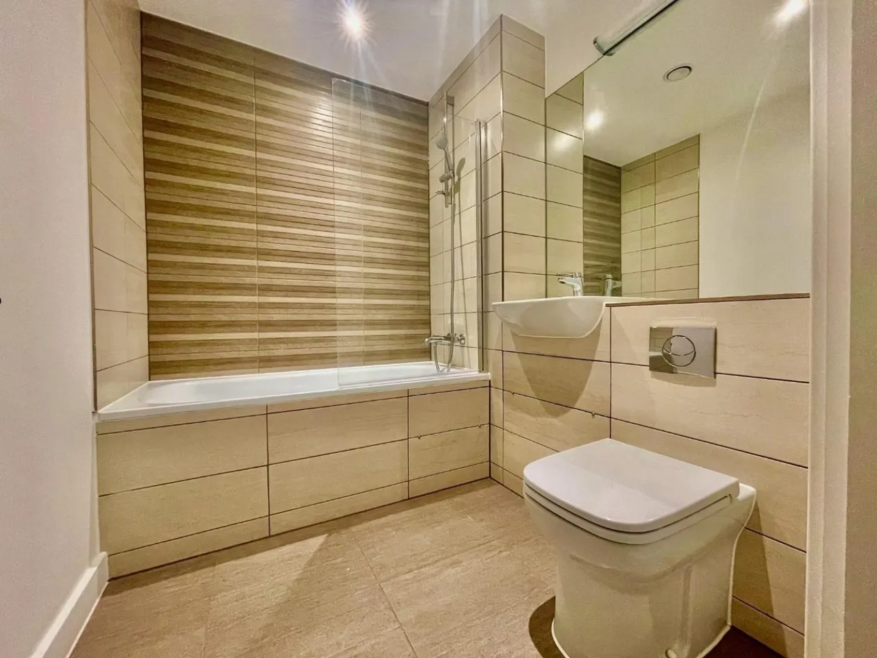 3rd Floor Apartment, Riverside Park, photo 7