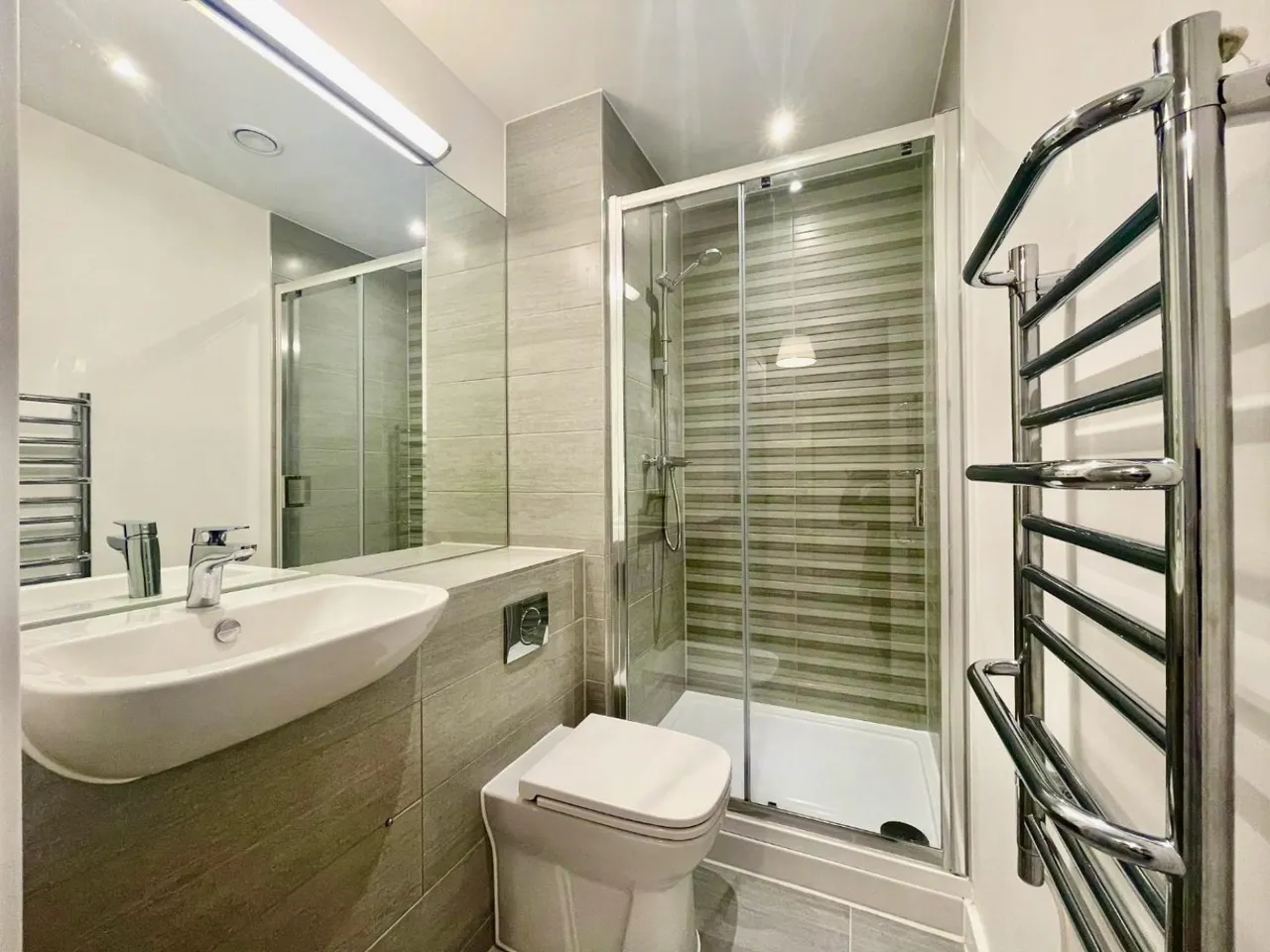 3rd Floor Apartment, Riverside Park, photo 8