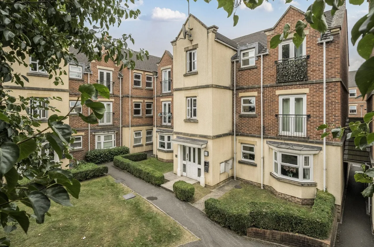 2 bed flat to rent, Wortley, Leeds, LS12