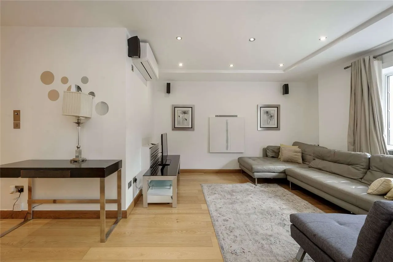 Brompton Road, London, SW3 1ET, photo 3
