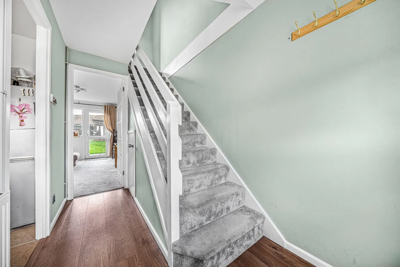Ashbury Crescent, Guildford, GU4, photo 10