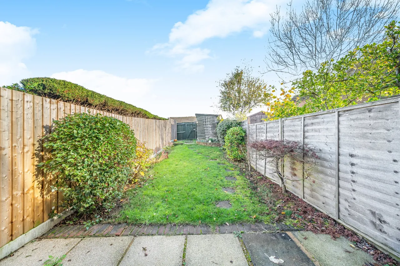 Ashbury Crescent, Guildford, GU4, photo 15