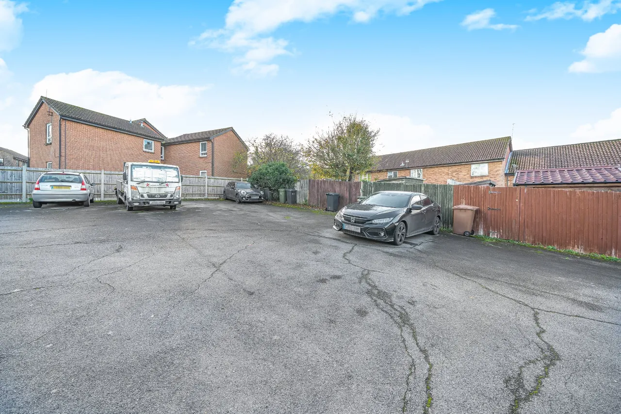 Ashbury Crescent, Guildford, GU4, photo 19