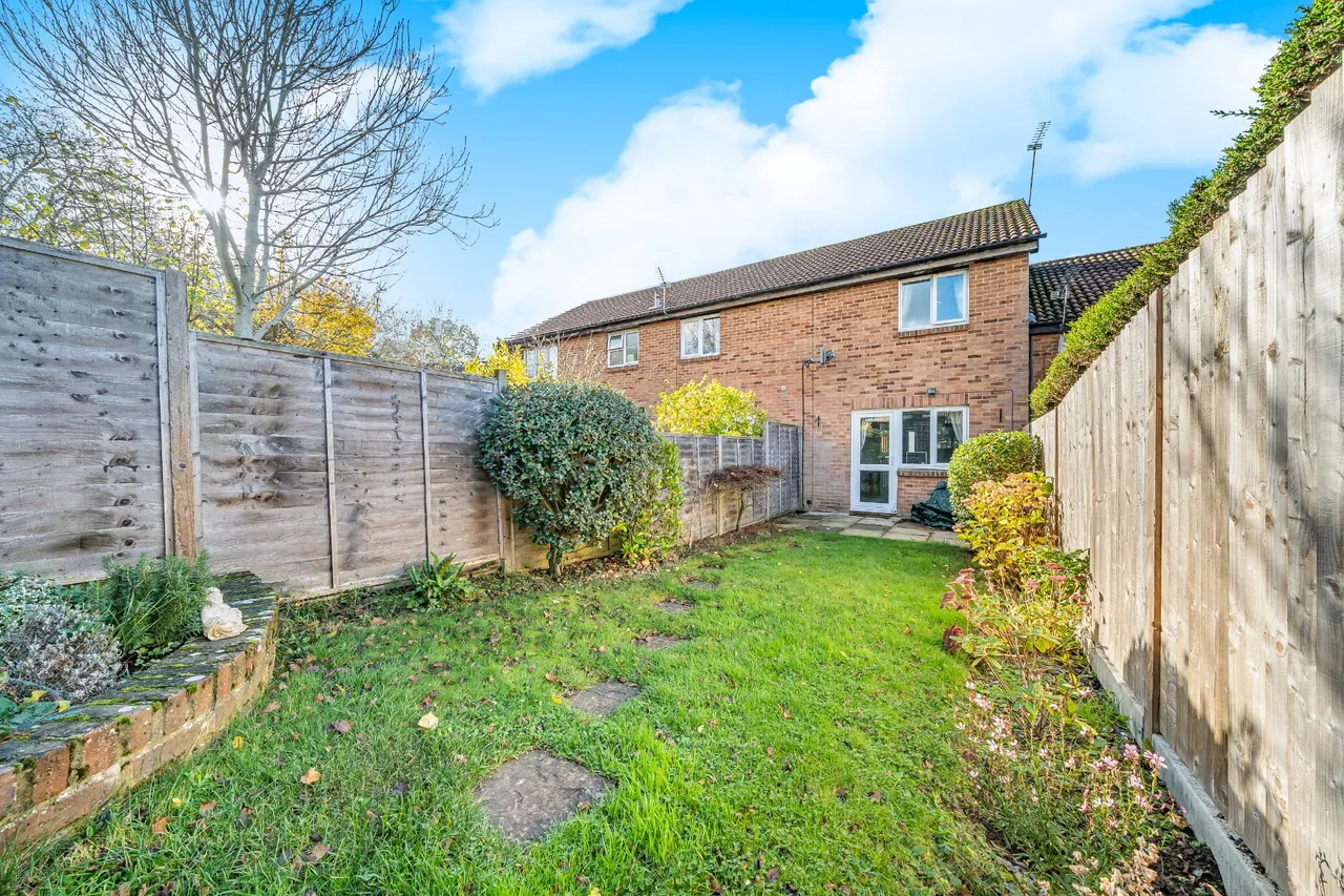 Ashbury Crescent, Guildford, GU4, photo 18