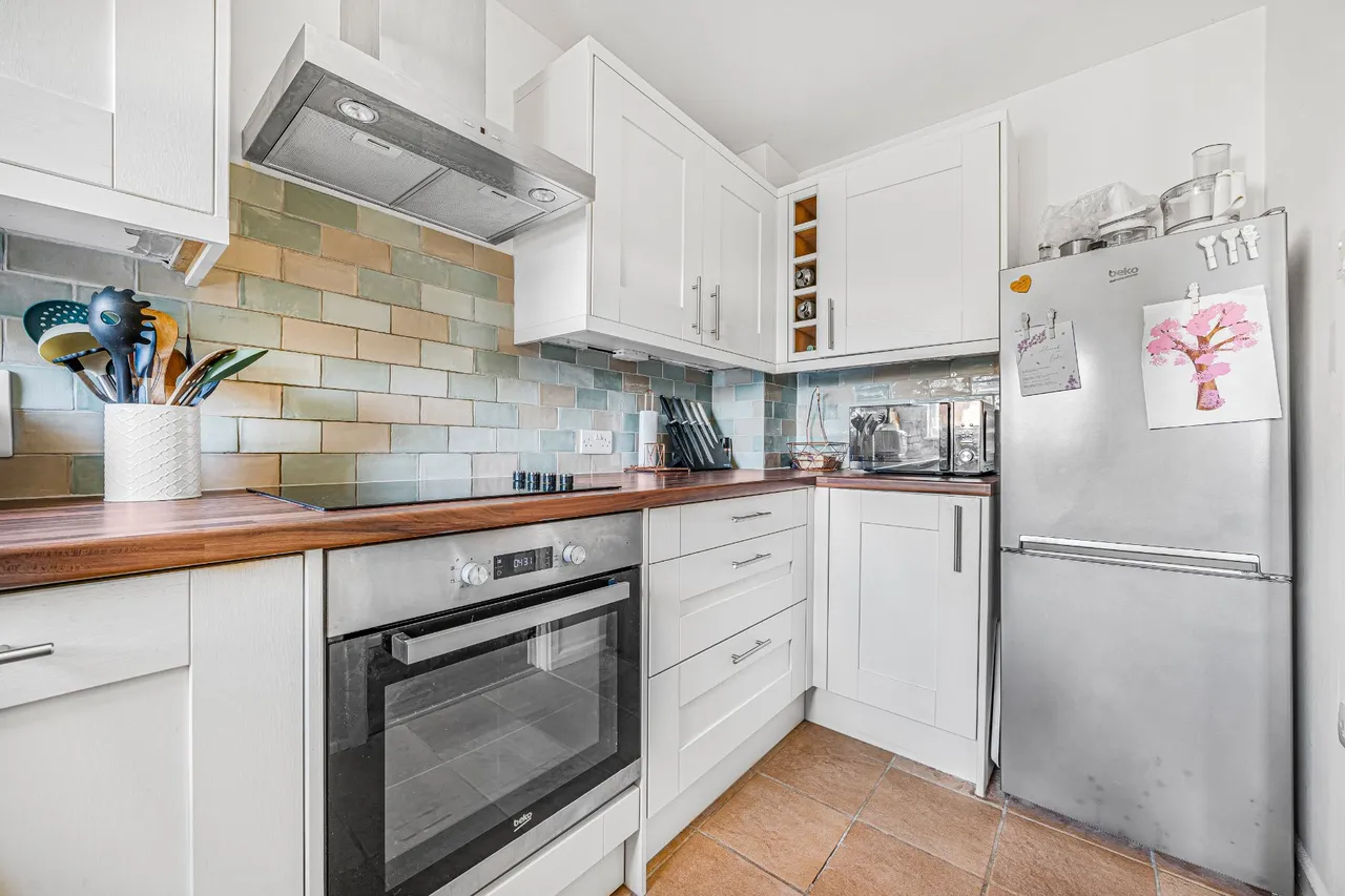 Ashbury Crescent, Guildford, GU4, photo 4