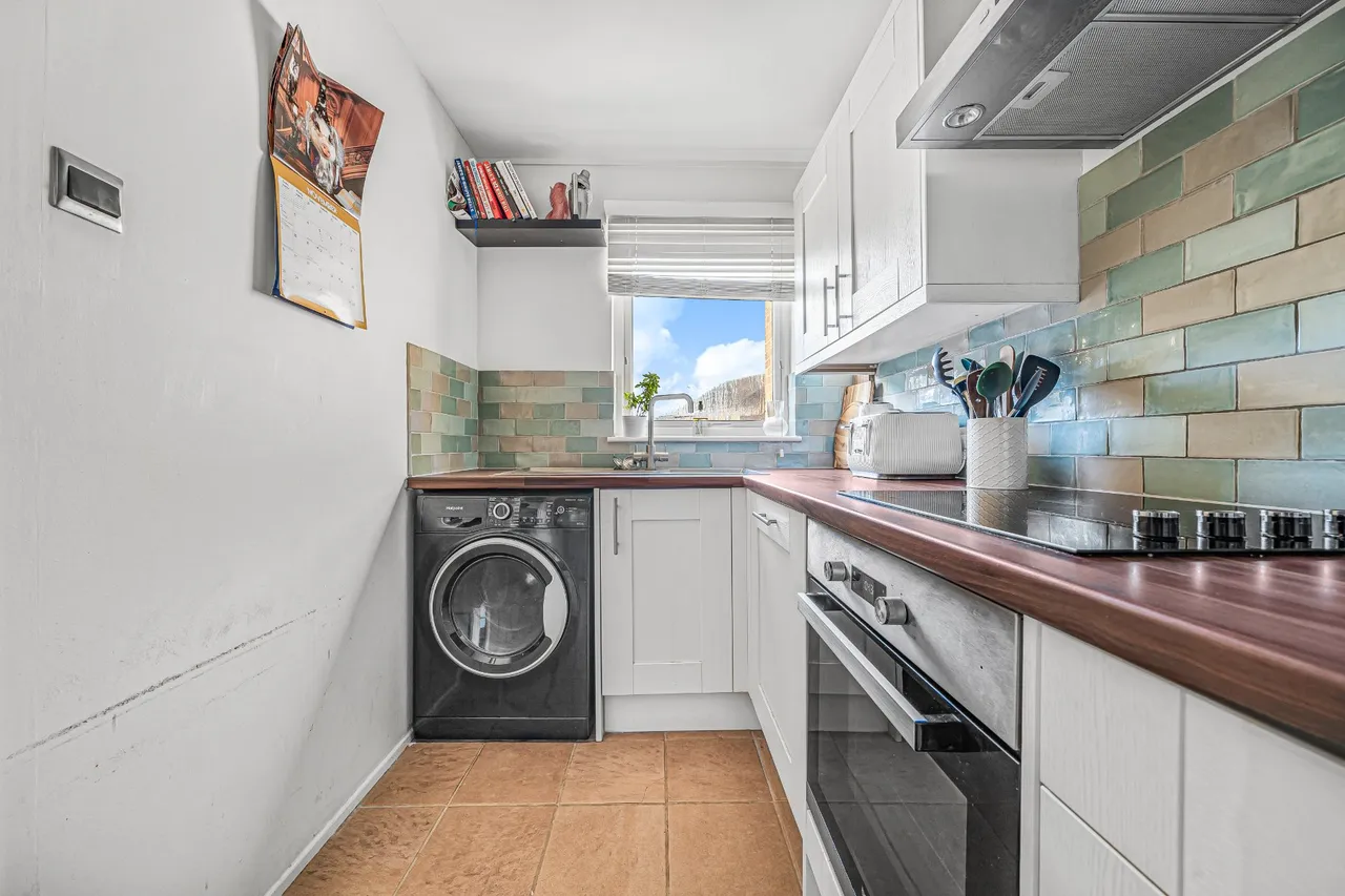 Ashbury Crescent, Guildford, GU4, photo 6