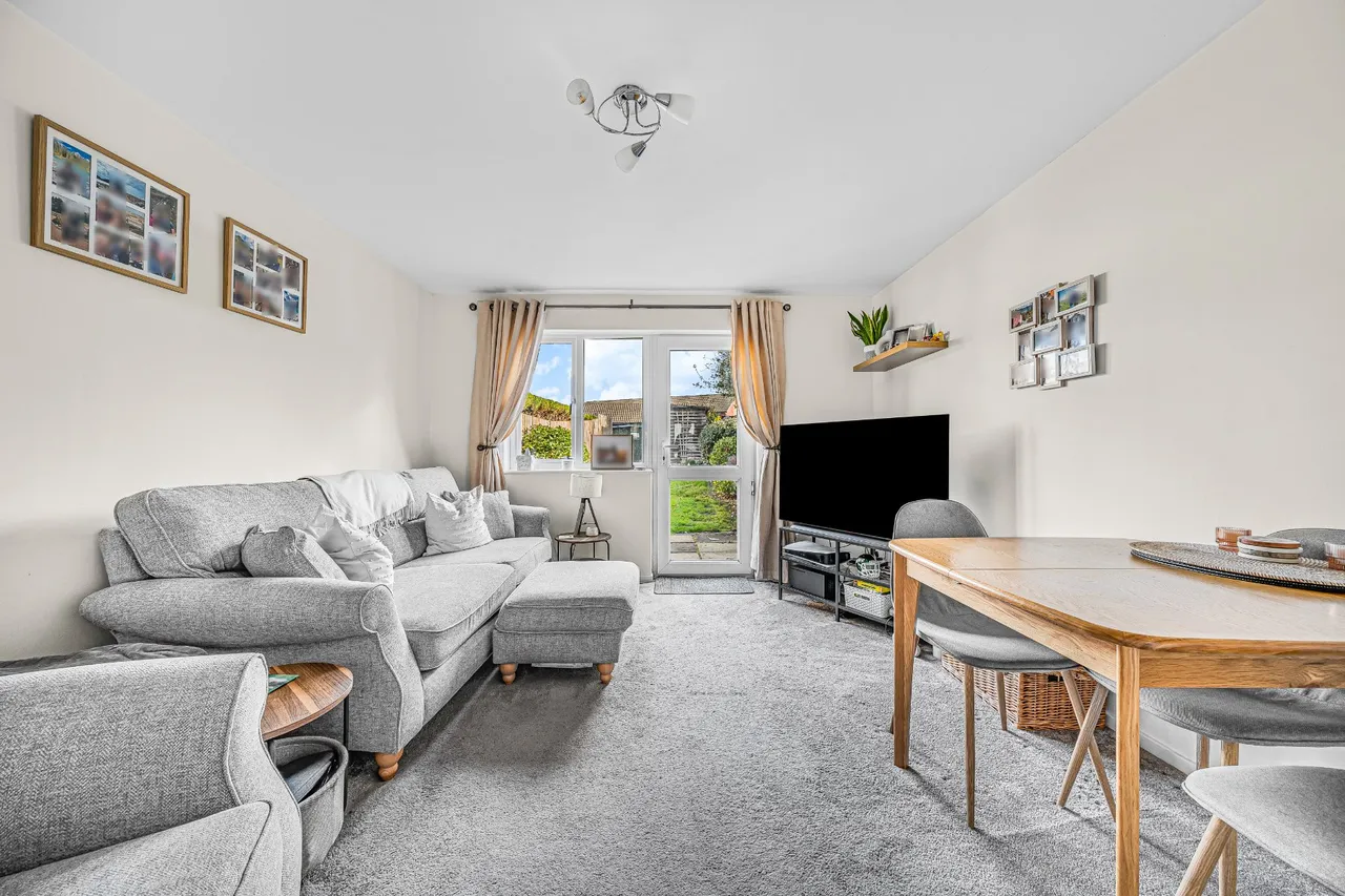 Ashbury Crescent, Guildford, GU4, photo 2