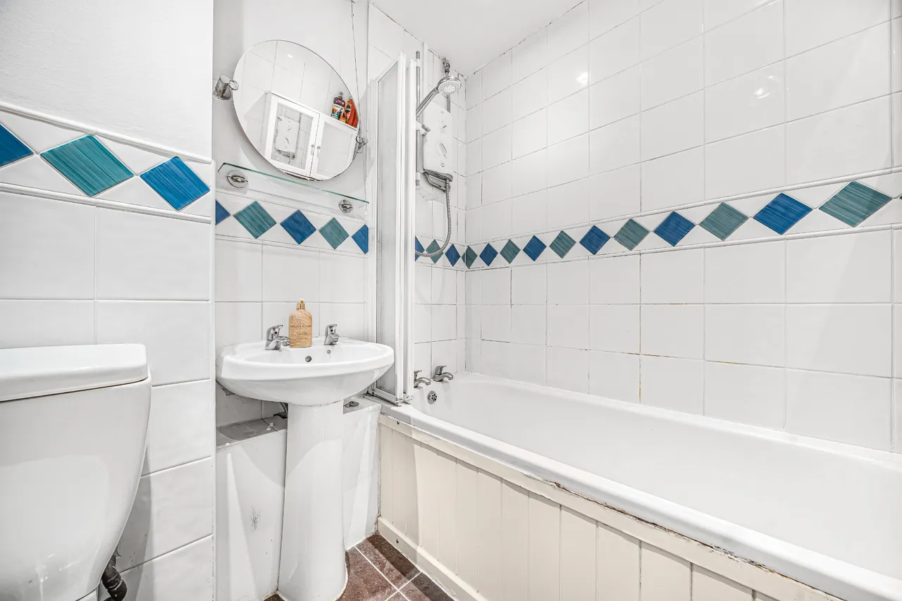 Ashbury Crescent, Guildford, GU4, photo 13