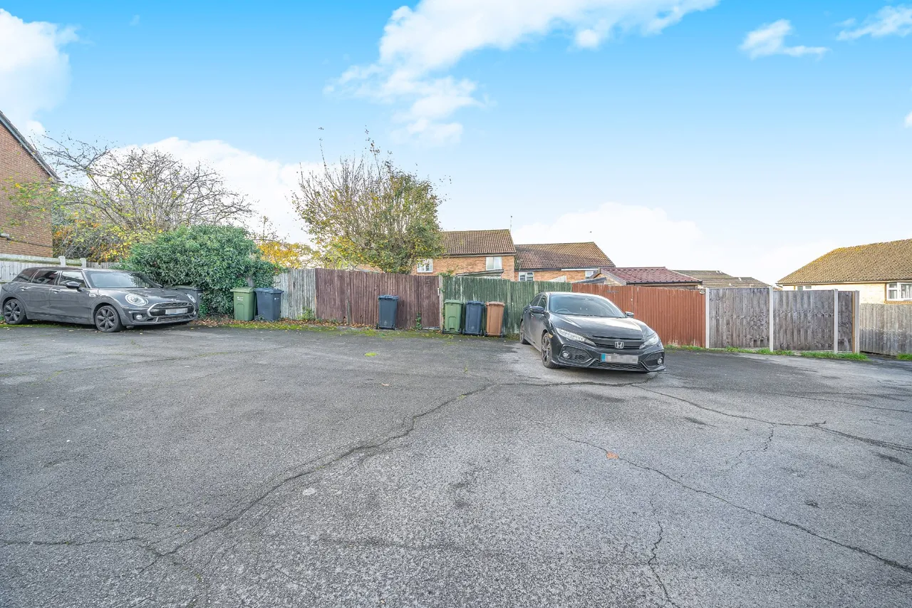 Ashbury Crescent, Guildford, GU4, photo 20