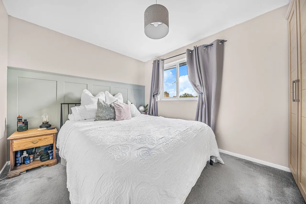 Ashbury Crescent, Guildford, GU4, photo 11