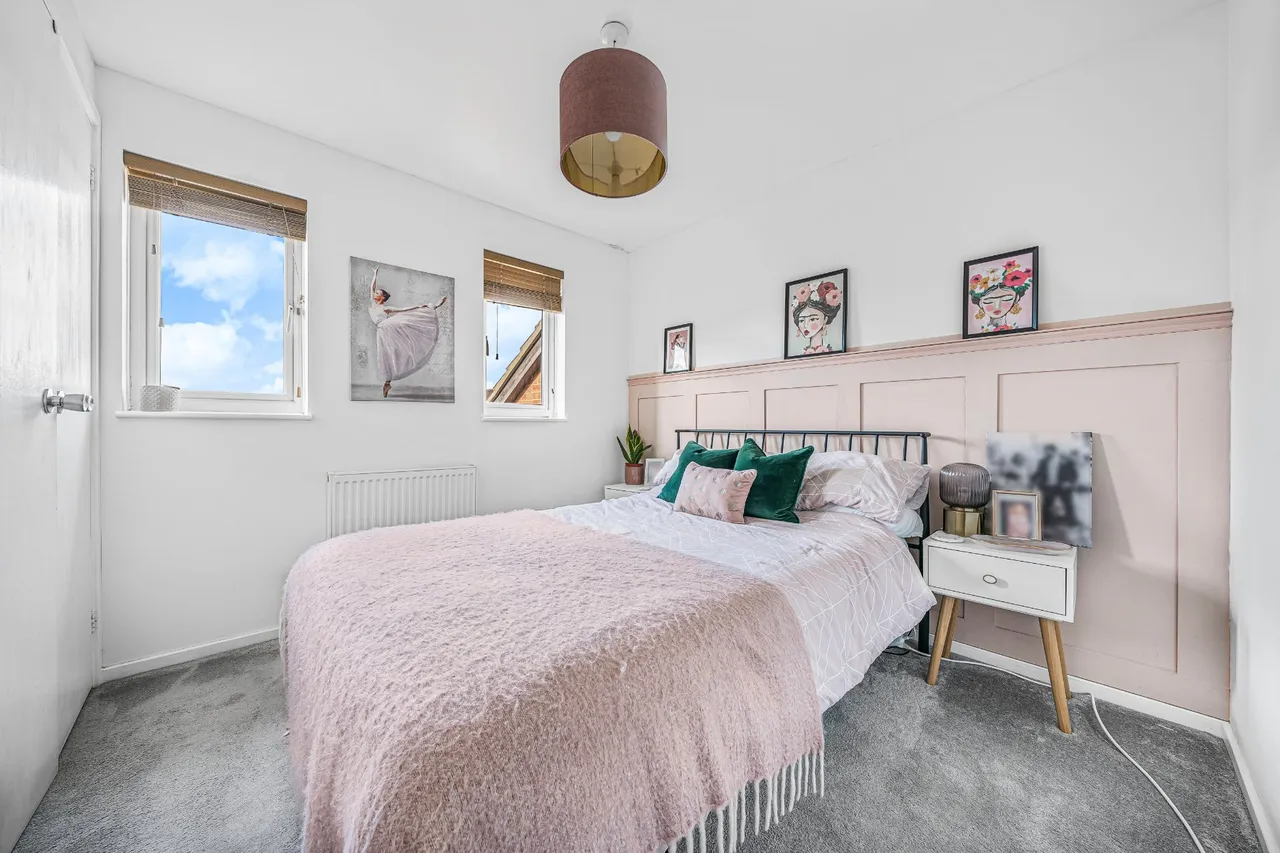 Ashbury Crescent, Guildford, GU4, photo 12