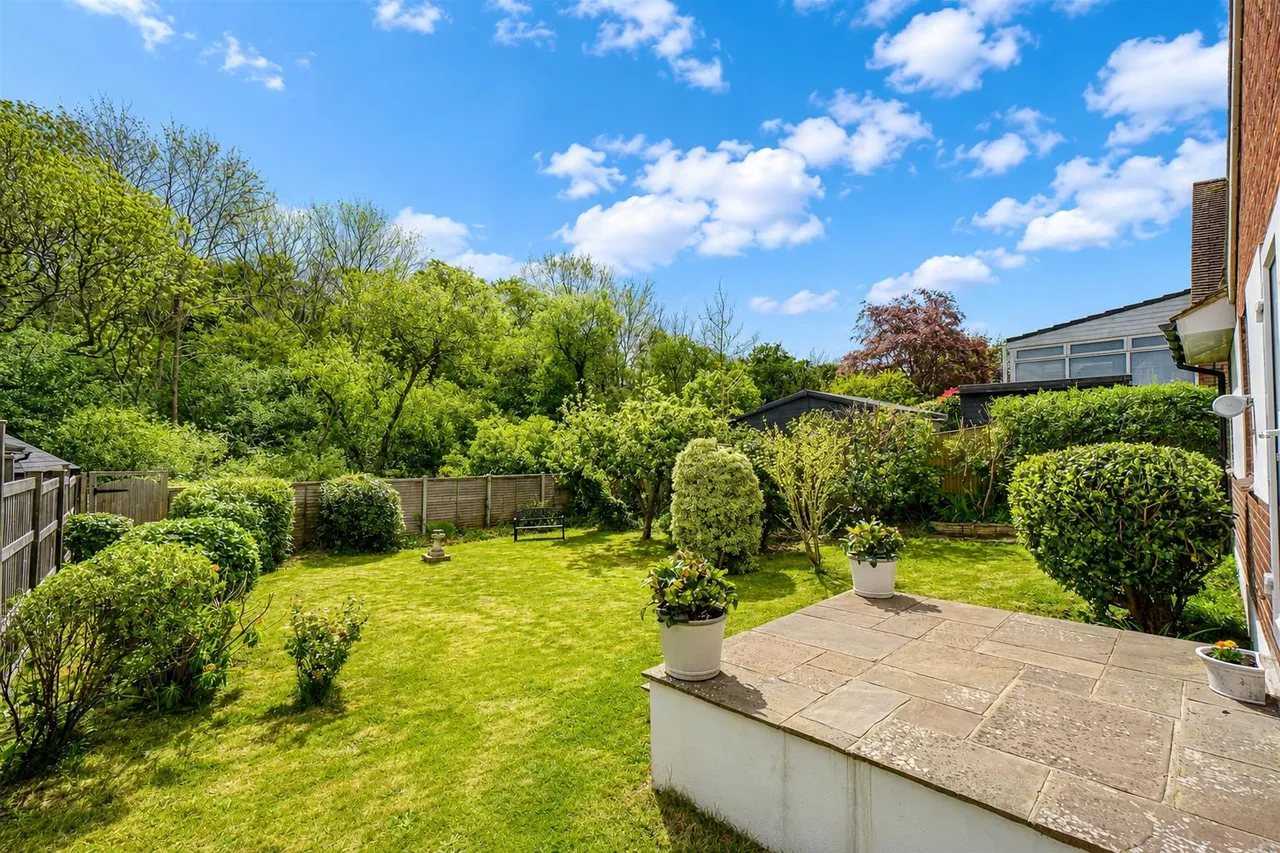 Ironlatch Avenue, St. Leonards-On-Sea, photo 2