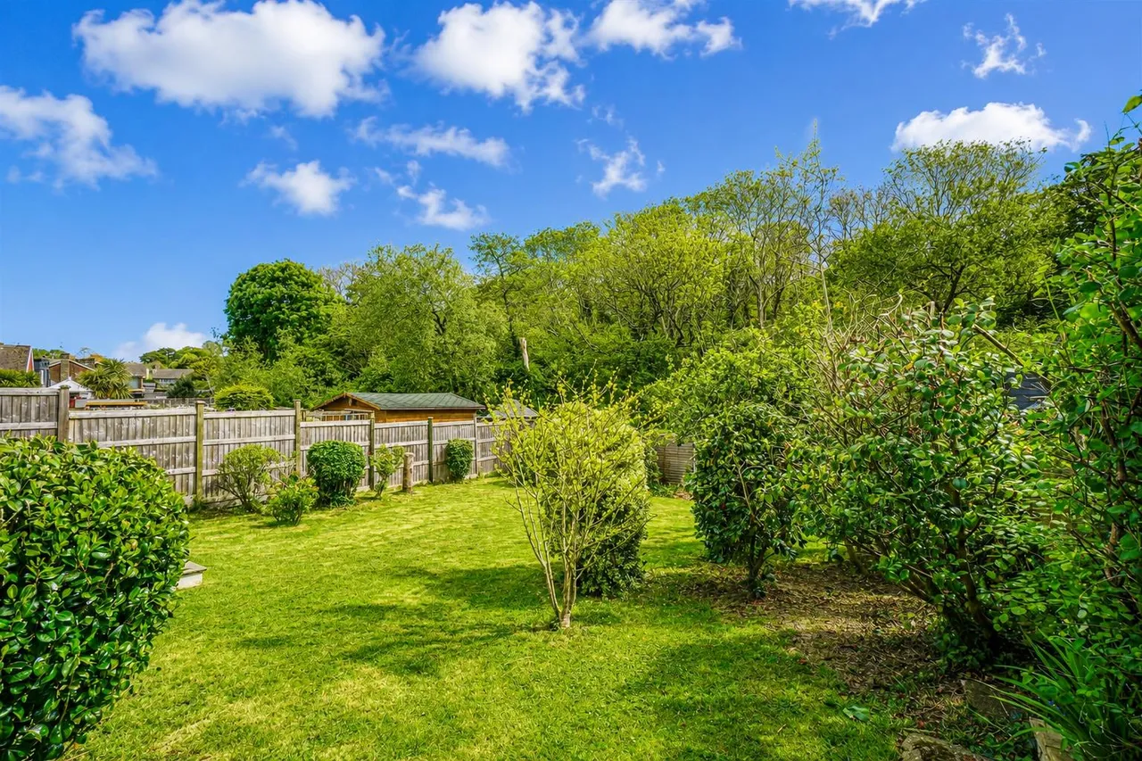 Ironlatch Avenue, St. Leonards-On-Sea, photo 10