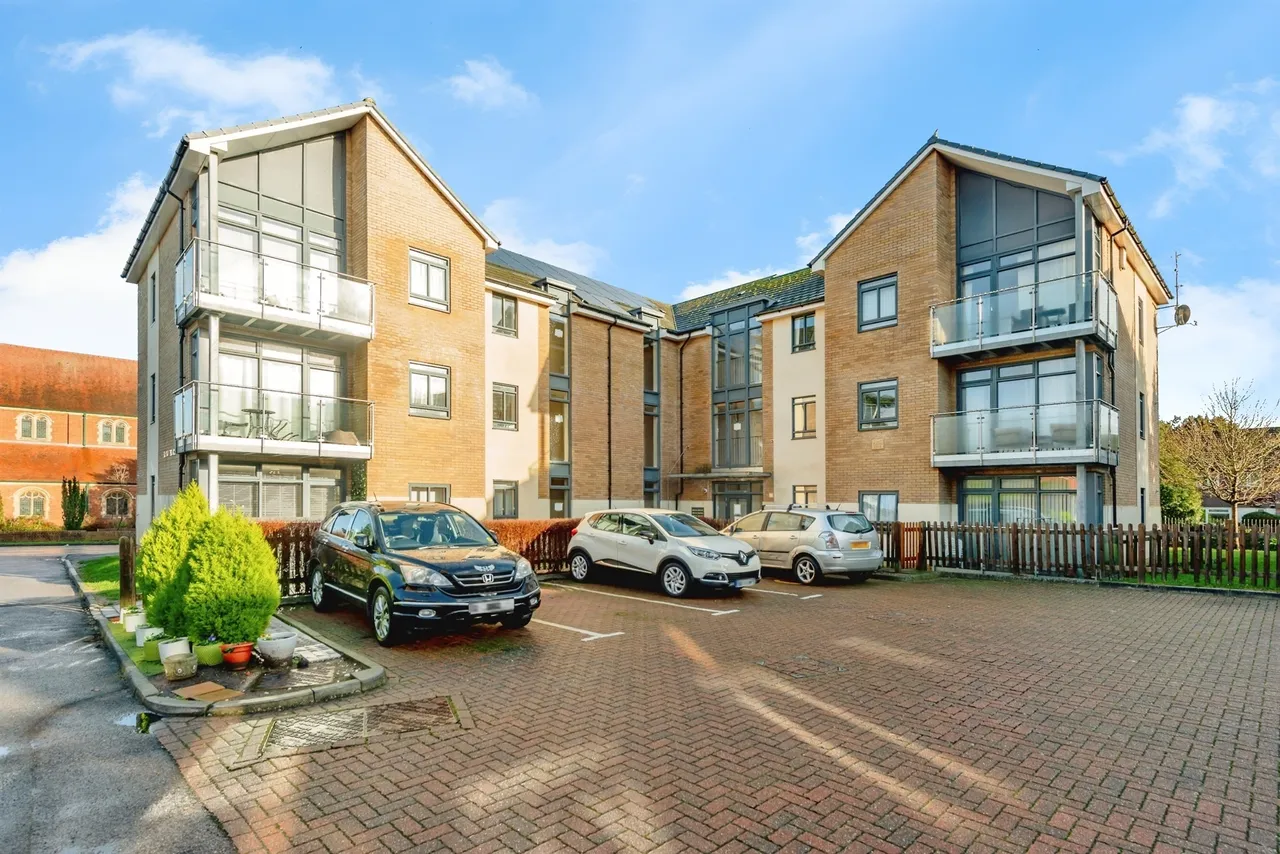 Carlton Road, Redhill, photo 4