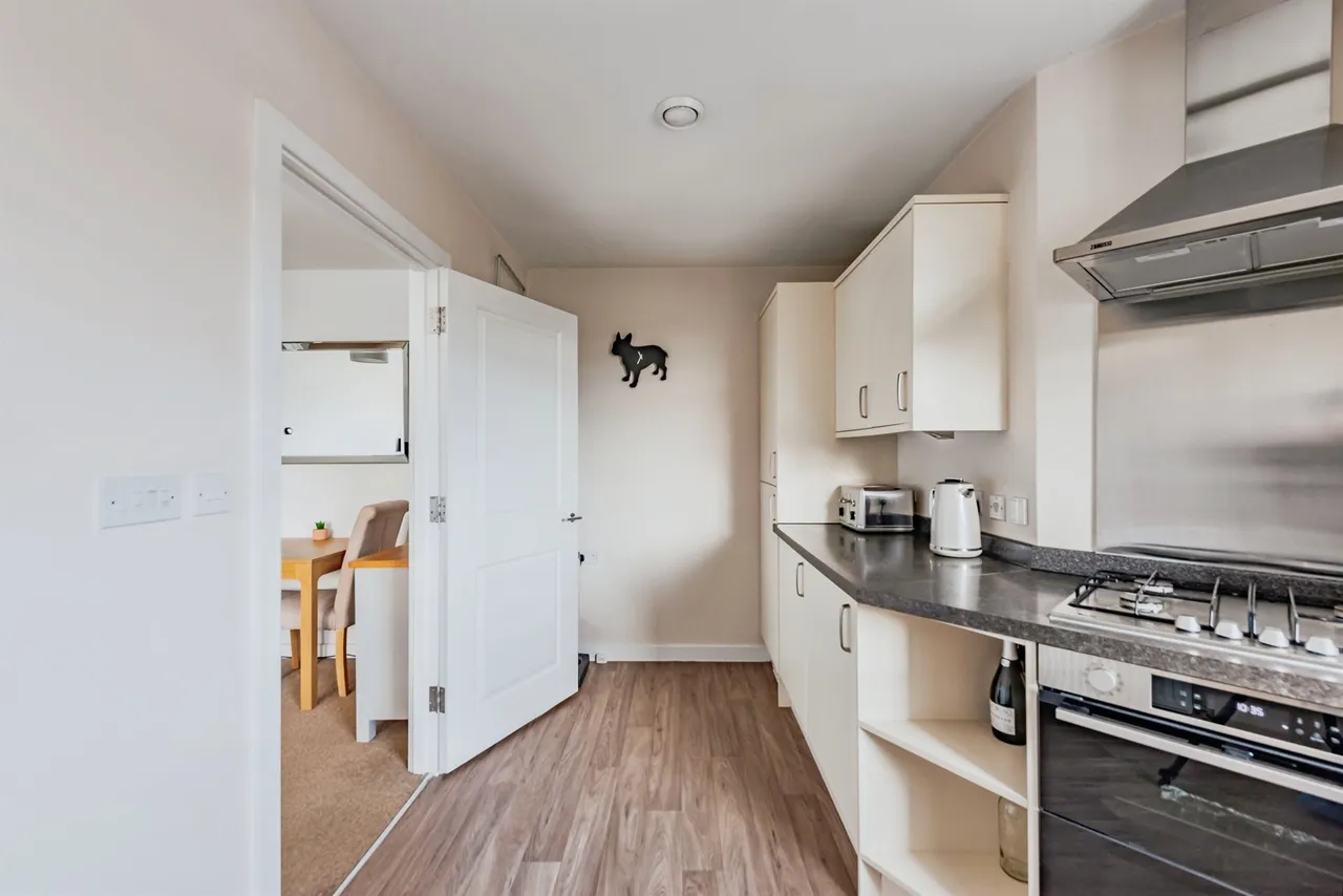 Carlton Road, Redhill, photo 10