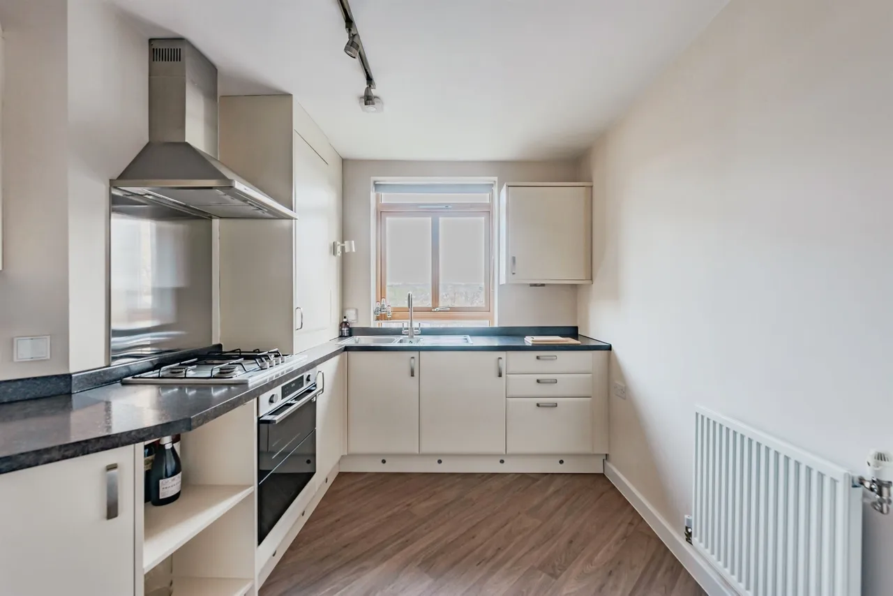 Carlton Road, Redhill, photo 9