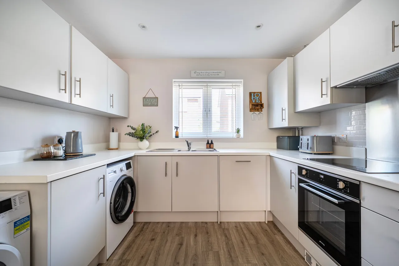 Chestnut Drive, Thakeham, RH20, photo 10