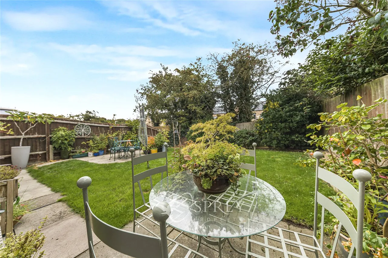 St. Christophers Drive, Oundle, PE8, photo 2