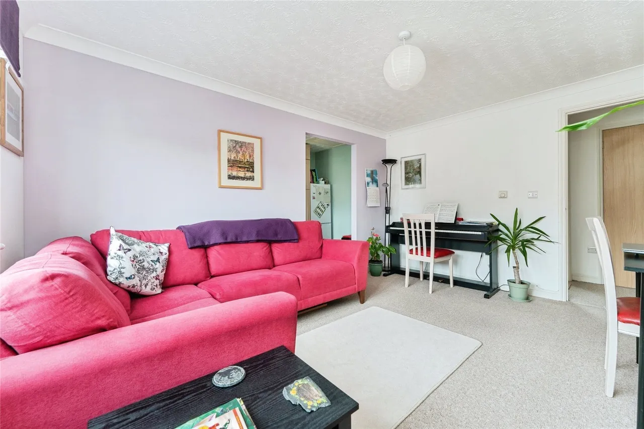 St. Andrews Close, Sutton, CB6, photo 2