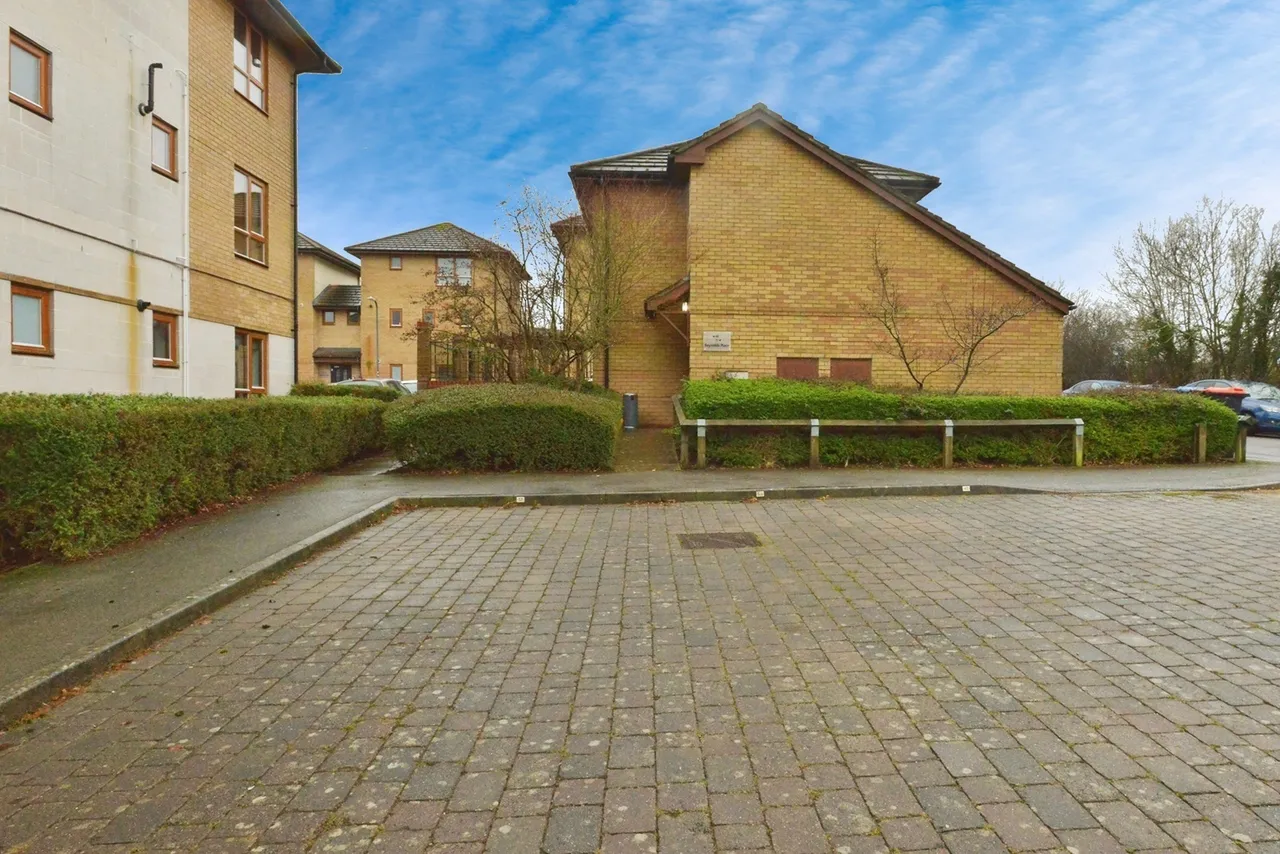 Reynolds Place, Grange Farm, Milton Keynes, Buckinghamshire, MK8, photo 2