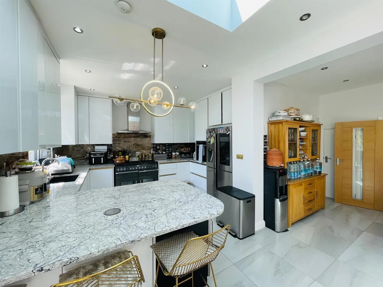 6 bed house to rent — Vista Drive, Ilford IG4 5JF