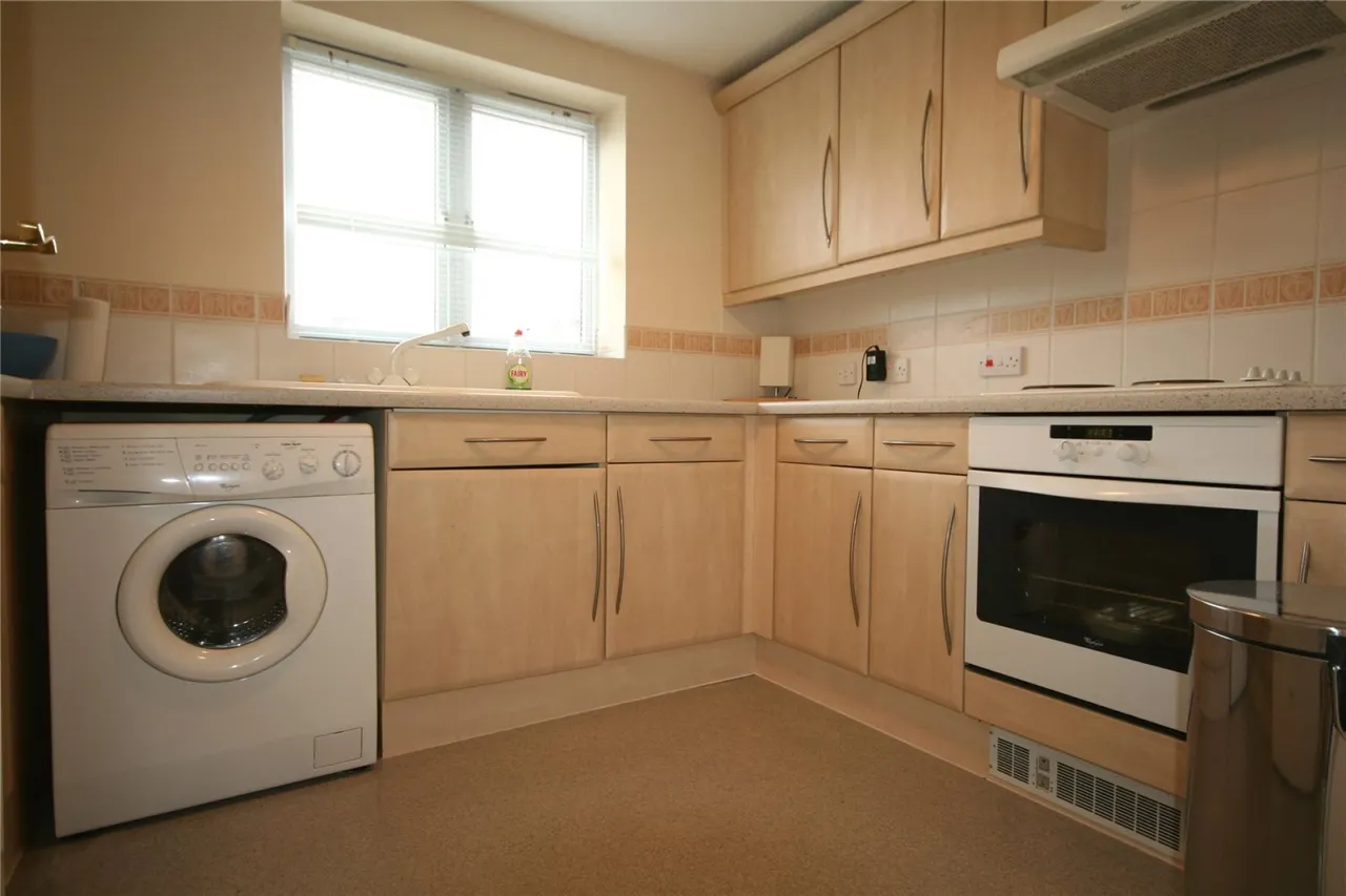 2 bed flat to rent, Lloyd Close, Cheltenham, GL51