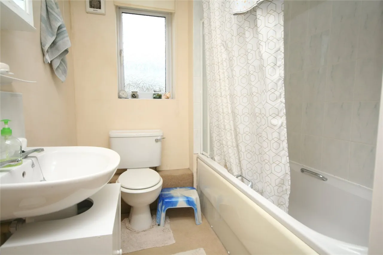Lloyd Close, Cheltenham, GL51, photo 5
