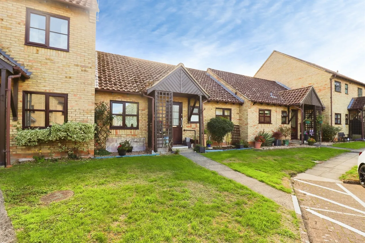 2 bed house for sale — Ship Gardens, Mildenhall, Bury St. Edmunds