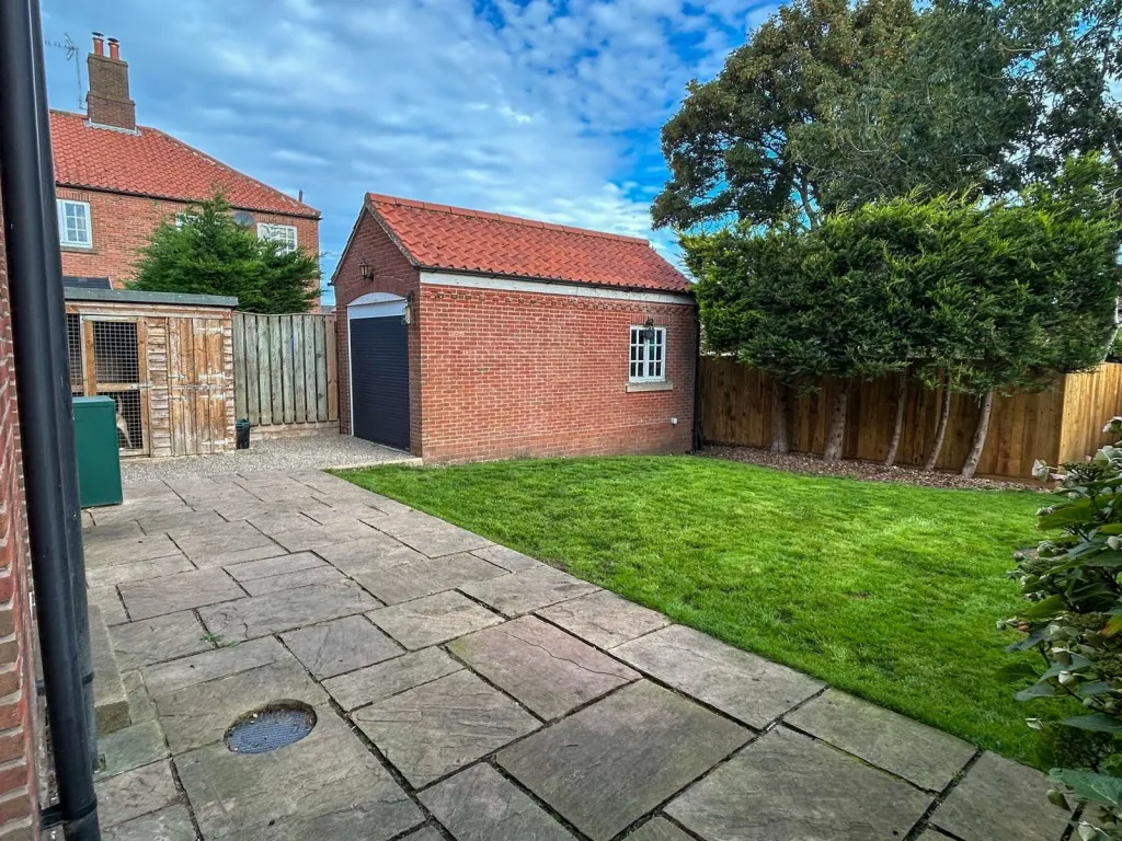 Long Marston ~ Manor Chase, YO26, photo 20