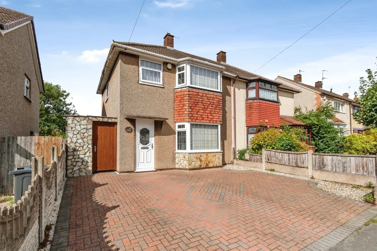 3 bed house for sale — Poplar Avenue, Bentley, Walsall