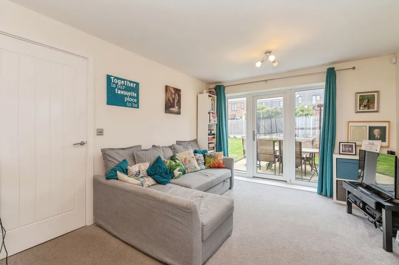 Paddocks Close, ROCHFORD, Essex, SS4, photo 9
