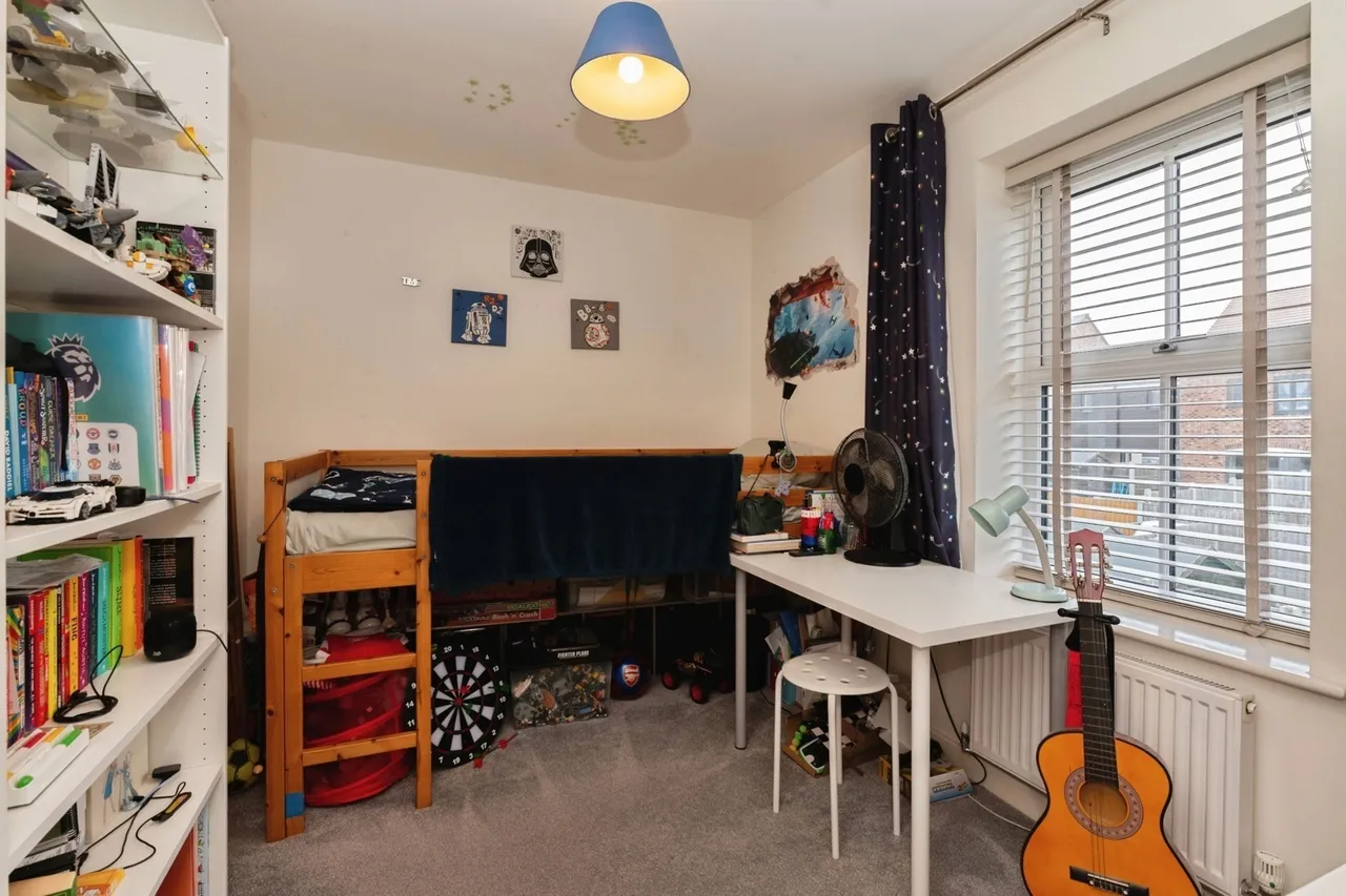 Paddocks Close, ROCHFORD, Essex, SS4, photo 7