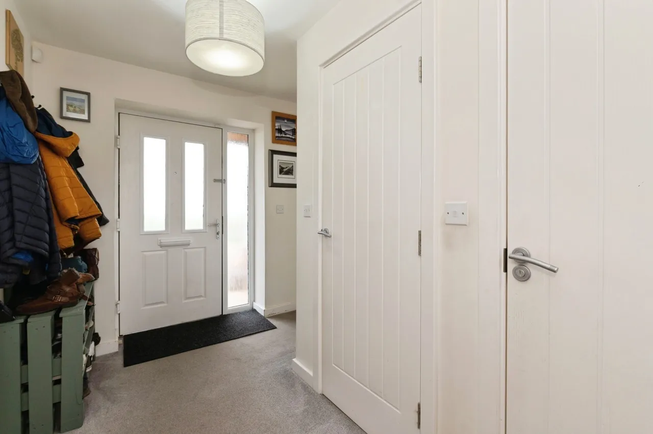 Paddocks Close, ROCHFORD, Essex, SS4, photo 14