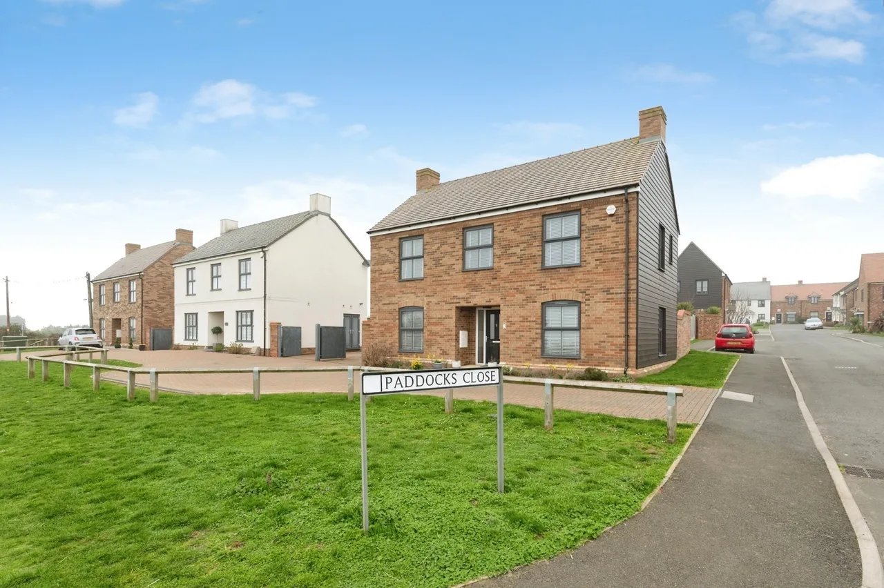 Paddocks Close, ROCHFORD, Essex, SS4, photo 18