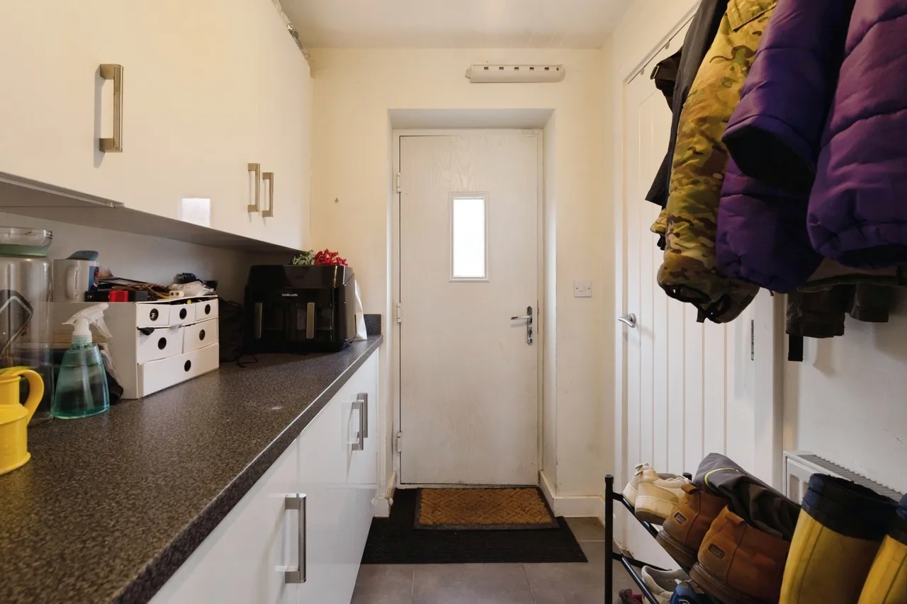 Paddocks Close, ROCHFORD, Essex, SS4, photo 12