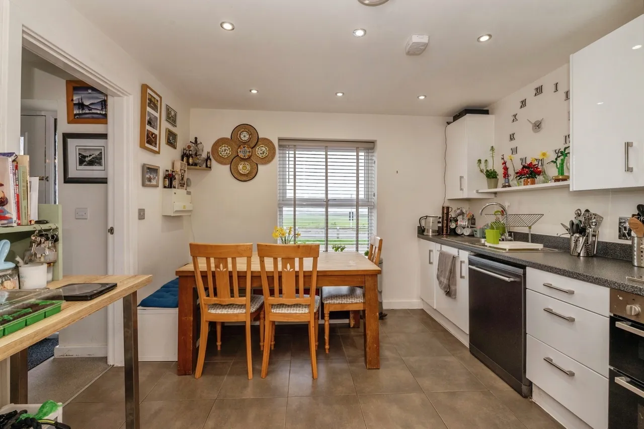 Paddocks Close, ROCHFORD, Essex, SS4, photo 10