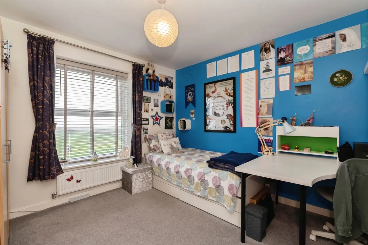 Paddocks Close, ROCHFORD, Essex, SS4, photo 6